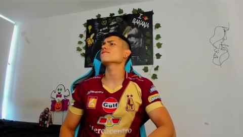 Jamess hott online show from 02/07/25, 01:22