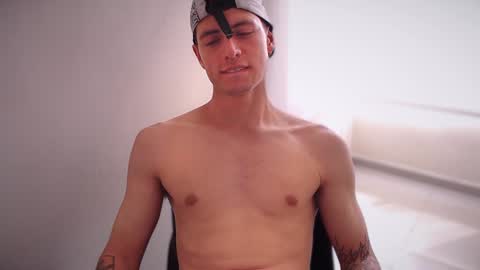 jamesss____ online show from 01/16/25, 06:48