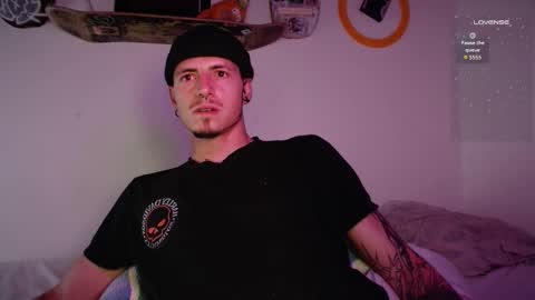 jamesss____ online show from 10/22/25, 04:35