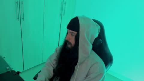 Snapshot of jamesvladi chatting on 12/25/24, 01:30 vlad online show from 12/25/24, 01:30