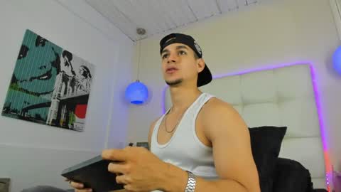 Snapshot of jamexxx1 chatting on 08/08/26, 11:18 --- James --- online show from 08/08/26, 11:18