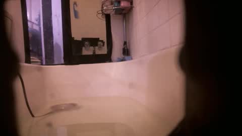 Snapshot of jamwarnerone chatting on 10/19/25, 02:29 Bootyshows online show from 10/19/25, 02:29