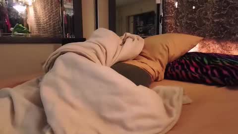 Snapshot of jamwarnerone chatting on 11/18/25, 01:04 Bootyshows online show from 11/18/25, 01:04