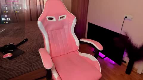 Snapshot of jane_paws chatting on 02/18/25, 04:37 Jane online show from 02/18/25, 04:37