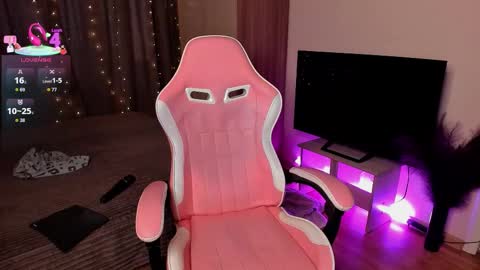 Snapshot of jane_paws chatting on 10/14/25, 01:28 Jane online show from 10/14/25, 01:28