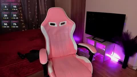 Snapshot of jane_paws chatting on 10/21/25, 02:12 Jane online show from 10/21/25, 02:12