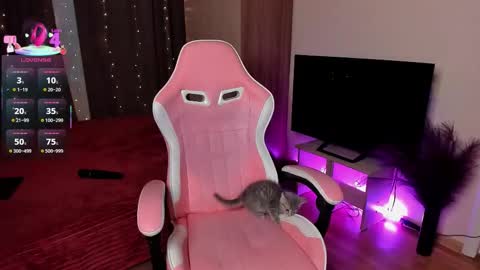 Snapshot of jane_paws chatting on 11/12/25, 02:01 Jane online show from 11/12/25, 02:01