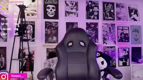 Jennifer online show from 07/17/26, 08:14