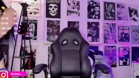 Jennifer online show from 07/23/26, 08:18