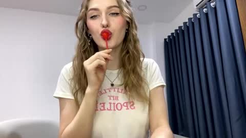 Janie online show from 04/22/26, 01:01