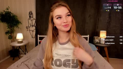 Day Alice Night Stella online show from 12/28/24, 09:09