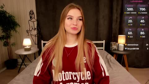 Day Alice Night Stella online show from 12/29/24, 05:21