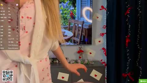 Hi Im Alice and here youll find something online show from 03/04/26, 06:19