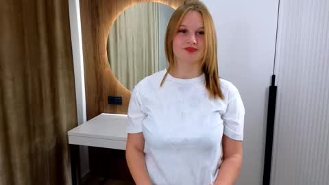 Snapshot of janharens chatting on 10/28/25, 04:42 Call me Eva online show from 10/28/25, 04:42