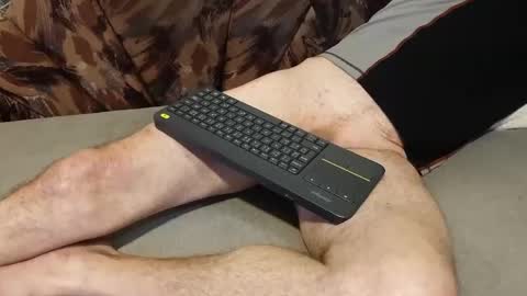 Snapshot of janisabe chatting on 10/11/25, 01:27 msk online show from 10/11/25, 01:27