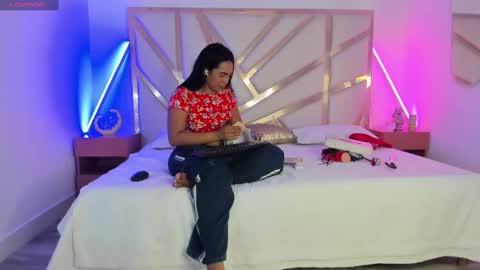 Snapshot of janna_foxx chatting on 10/31/25, 03:29 Janna online show from 10/31/25, 03:29