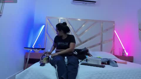 Snapshot of janna_foxx chatting on 11/03/25, 03:41 Janna online show from 11/03/25, 03:41