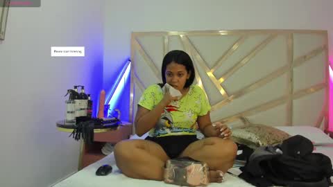 Snapshot of janna_foxx chatting on 11/21/25, 02:43 Janna online show from 11/21/25, 02:43