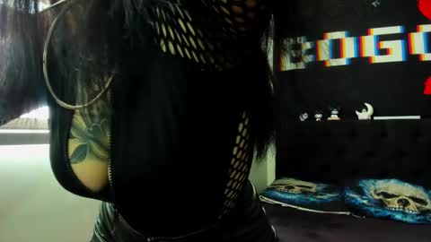 Snapshot of janna_ink chatting on 02/26/25, 08:22 online show from 02/26/25, 08:22