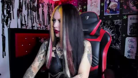 Snapshot of janna_ink chatting on 03/07/25, 11:27 online show from 03/07/25, 11:27