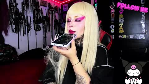 Snapshot of janna_ink chatting on 10/10/25, 09:36 online show from 10/10/25, 09:36