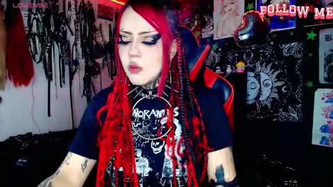 Snapshot of janna_ink chatting on 12/01/25, 11:43 online show from 12/01/25, 11:43