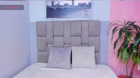 Snapshot of janna_lopezz chatting on 12/23/25, 10:57 Janna online show from 12/23/25, 10:57