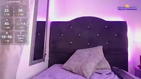 Snapshot of janne_moon chatting on 01/18/25, 10:17 Janne online show from 01/18/25, 10:17
