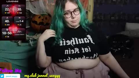 Snapshot of jannet_star chatting on 10/31/25, 12:55 Jannet online show from 10/31/25, 12:55