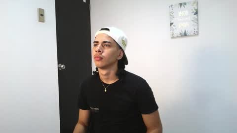 Snapshot of jash_7 chatting on 10/14/25, 04:35 jash online show from 10/14/25, 04:35