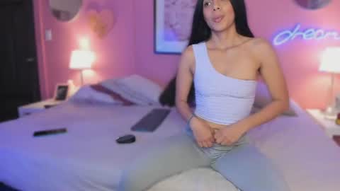 Snapshot of jasmiinn_ chatting on 06/24/26, 08:19 Jasmin online show from 06/24/26, 08:19