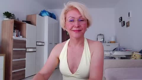 Jasmin room for people 40 online show from 04/21/26, 12:33
