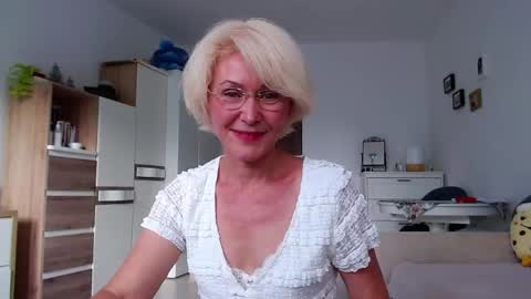Snapshot of jasmin18v chatting on 06/07/26, 01:04 Jasmin room for people 40 online show from 06/07/26, 01:04