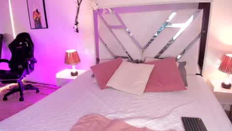 Snapshot of jasmincollin25 chatting on 05/31/26, 02:31 JASMIN online show from 05/31/26, 02:31