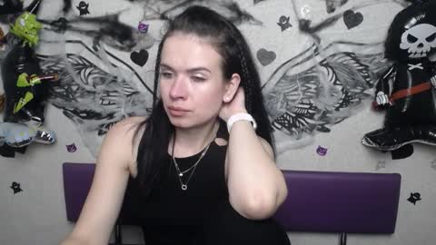 JasmineKouch online show from 11/02/25, 06:21