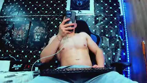 Snapshot of javiersexymann chatting on 06/25/26, 05:12 Javier online show from 06/25/26, 05:12
