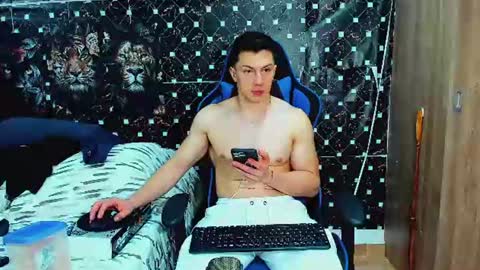 Snapshot of javiersexymann chatting on 06/30/26, 05:08 Javier online show from 06/30/26, 05:08
