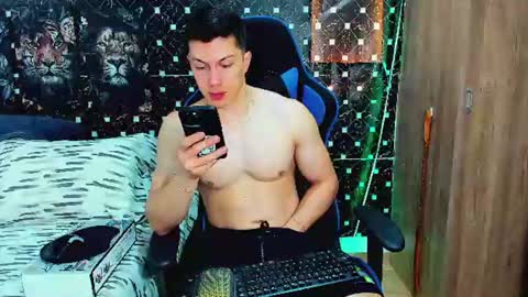 Snapshot of javiersexymann chatting on 06/30/26, 05:58 Javier online show from 06/30/26, 05:58