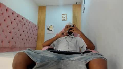 Snapshot of jax_maliq chatting on 11/18/25, 01:11 jax_maliq online show from 11/18/25, 01:11