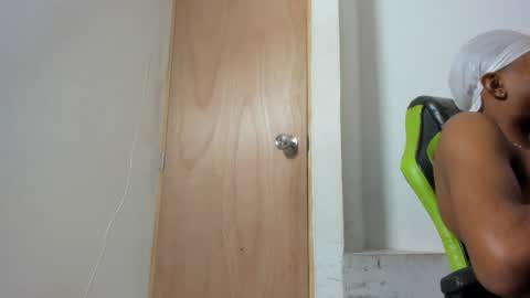 Snapshot of jax_maliq chatting on 11/18/25, 04:33 jax_maliq online show from 11/18/25, 04:33