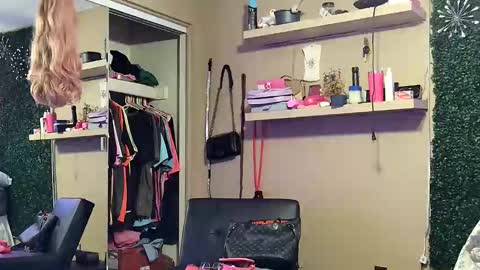 jay_banks0420 online show from 12/15/25, 08:02