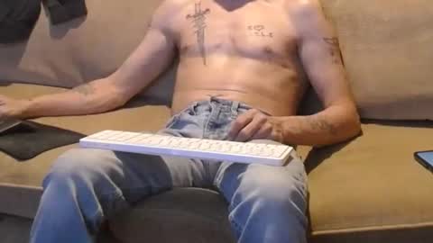 Snapshot of jay_short7863 chatting on 02/14/25, 03:43 O F jay short786 online show from 02/14/25, 03:43