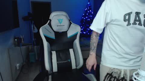 Jayce online show from 12/29/24, 08:11