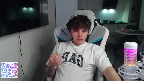 Snapshot of jayce_icestone chatting on 05/19/26, 03:07 Jayce online show from 05/19/26, 03:07