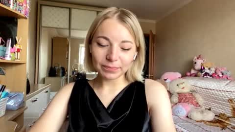 Snapshot of jaynafriess chatting on 10/15/25, 08:03 Mira online show from 10/15/25, 08:03