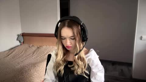 Hi Im Mishel 18 years old online show from 11/13/25, 08:46