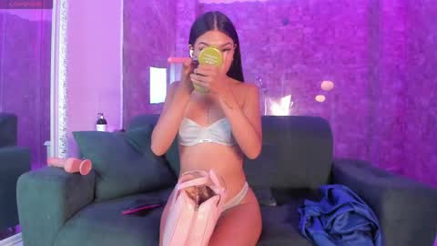 jazmiin_evans online show from 04/19/26, 08:35