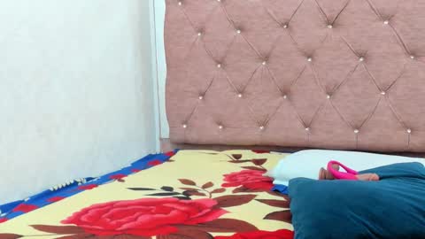 jazmin040_ online show from 01/16/26, 11:47