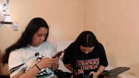 Jazmin and Scarlett online show from 07/05/26, 04:19
