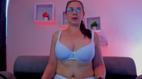 Jazmin online show from 03/10/26, 01:05